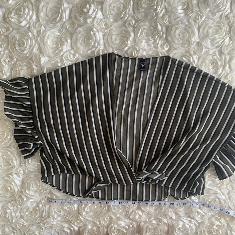 Windsor Tie Front Top